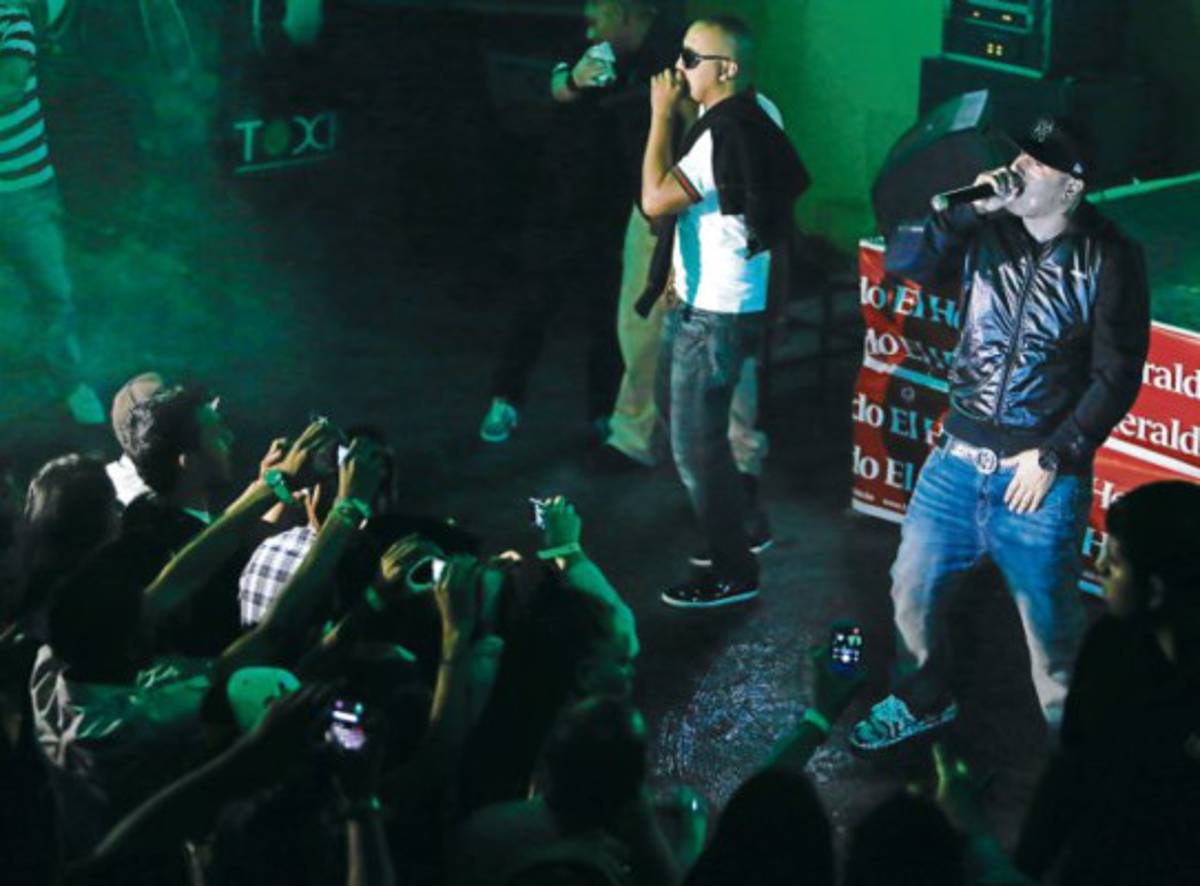 Nicky Jam enciende el verano con fabuloso show
