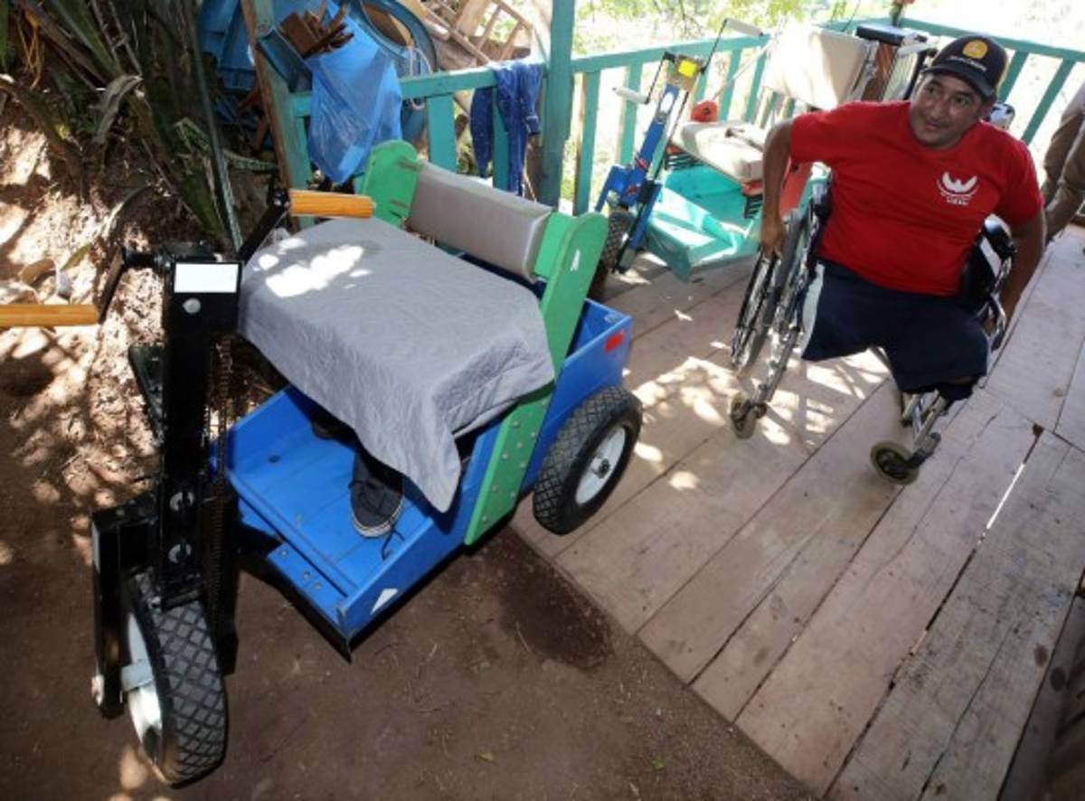 Zapatero en silla de ruedas: 'No me regale dinero, mejor deme trabajo”