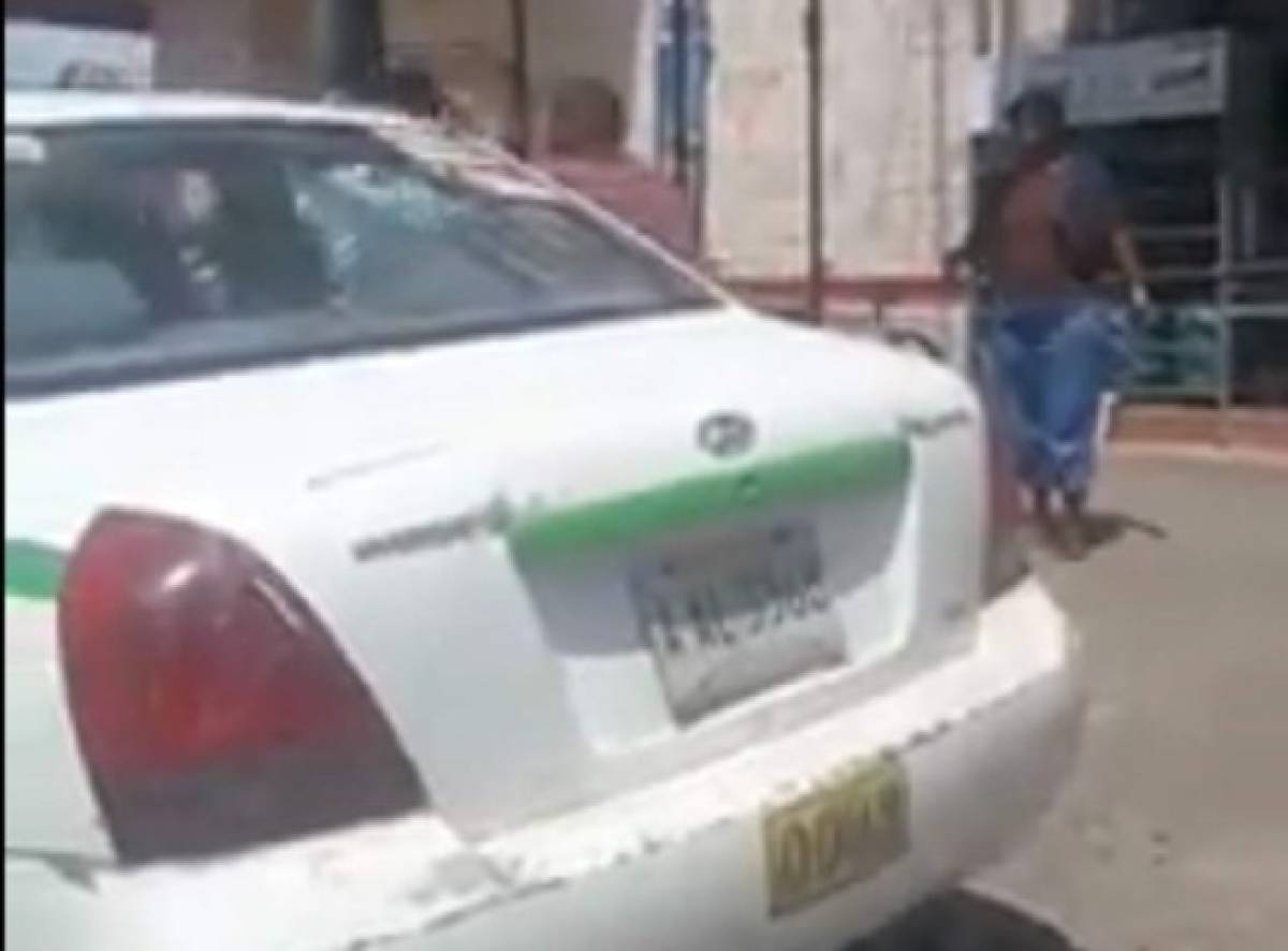 Video: Taxistas se van a los golpes por una carrera de 25 lempiras