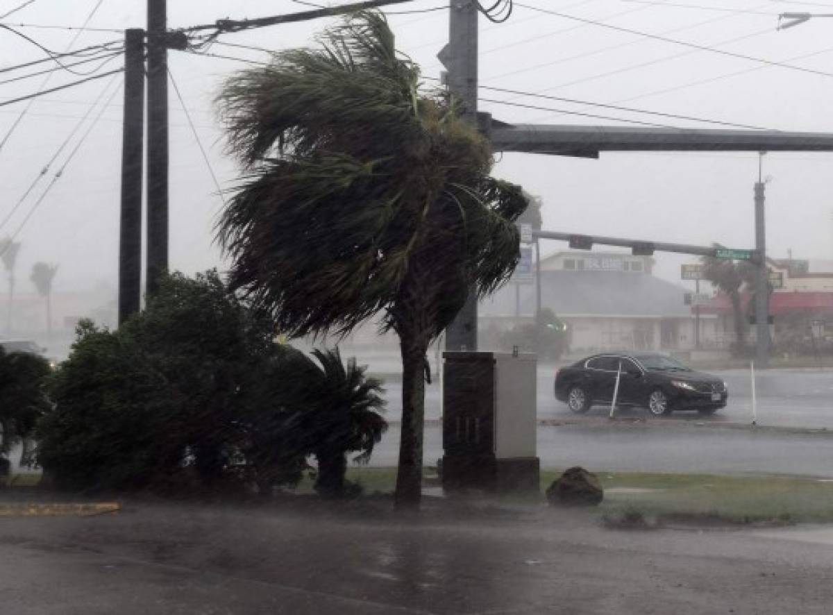 Honduras habilita dos números de emergencia en Texas por el paso del huracán Harvey