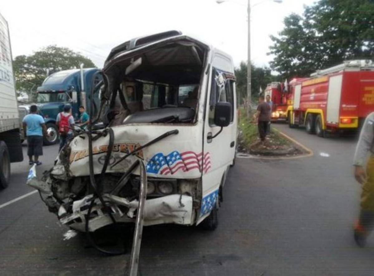 Un muerto y 30 heridos en accidente de transito