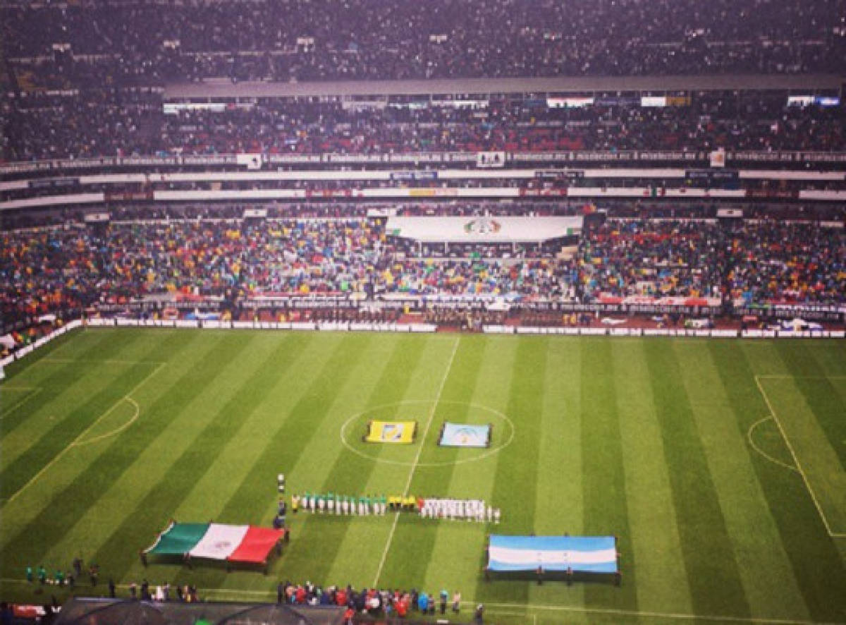 Honduras logra histórico 'Aztecazo' y aleja a México del Mundial 2014