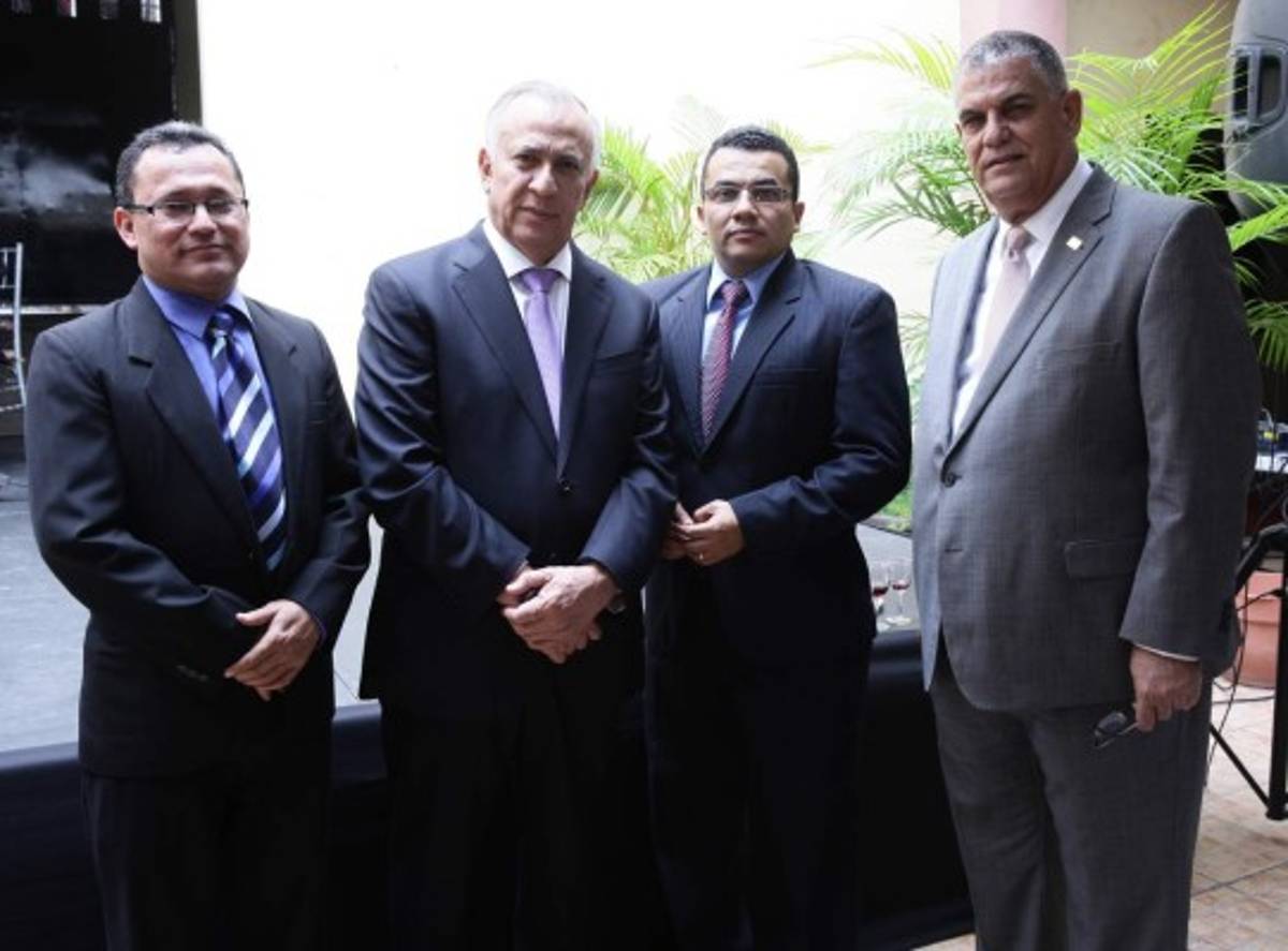 Congreso Nacional premia la excelencia y honradez