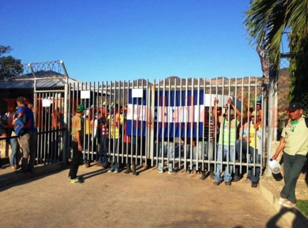 Dos heridos en violenta protesta de obreros en carretera a Orocuina, al sur de Honduras