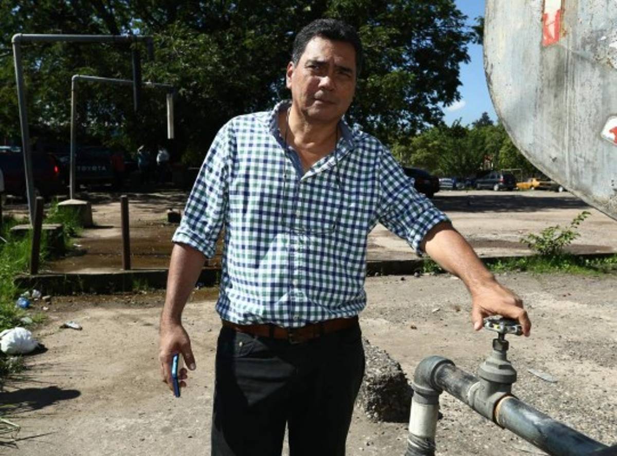 Gerente metropolitano del SANAA: 'Me da miedo nadar...”