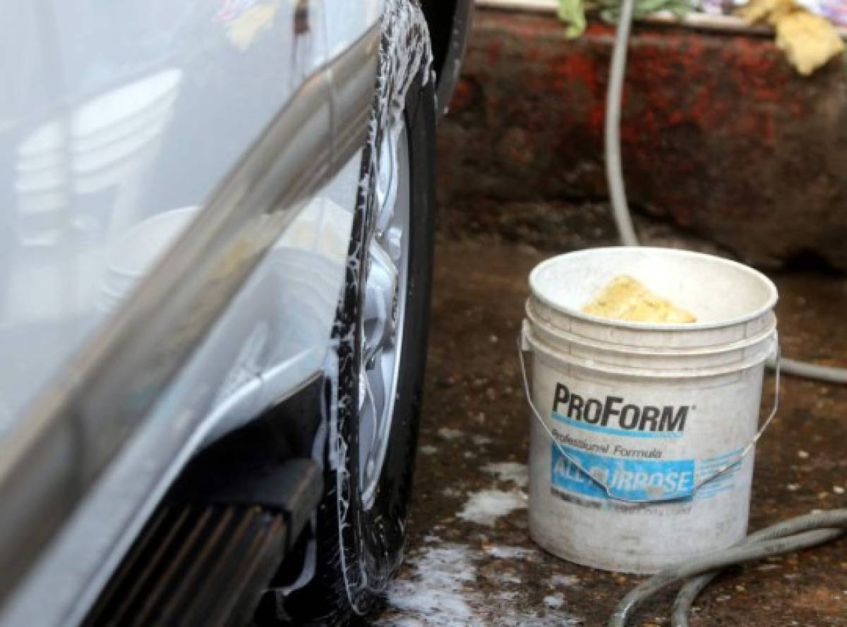 Car wash operan a medio vapor por prohibición de uso del agua