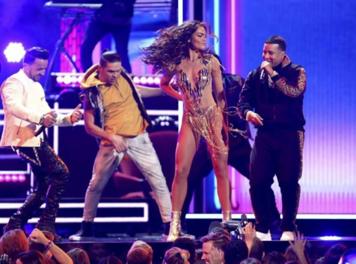 El sexy baile de Zuleyka Rivera calienta los Grammy 2018 con el tema 'Despacito'