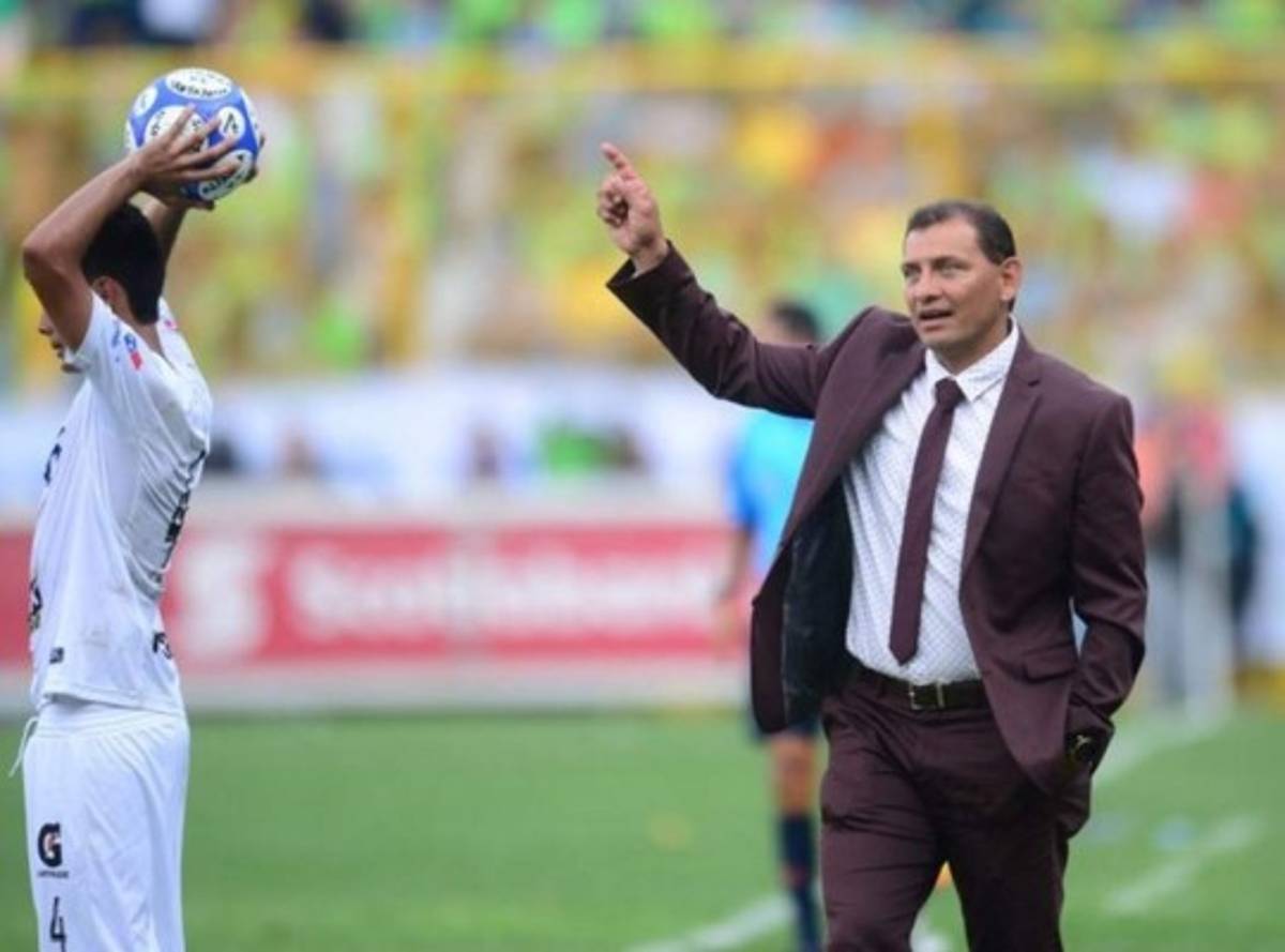 Exseleccionado Rodríguez declina dirigir a El Salvador ante Honduras