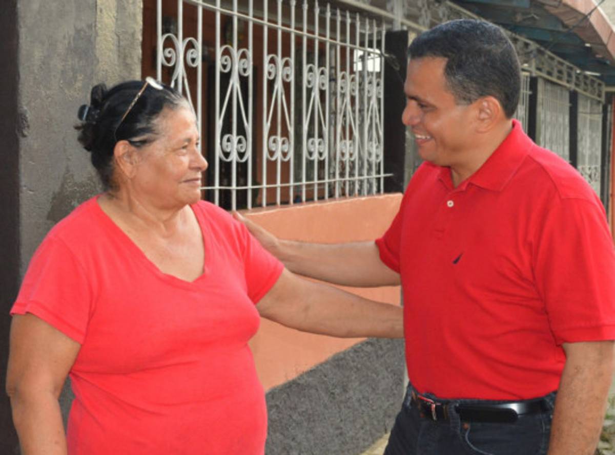 Toñito promete reparar calles de Las Vegas