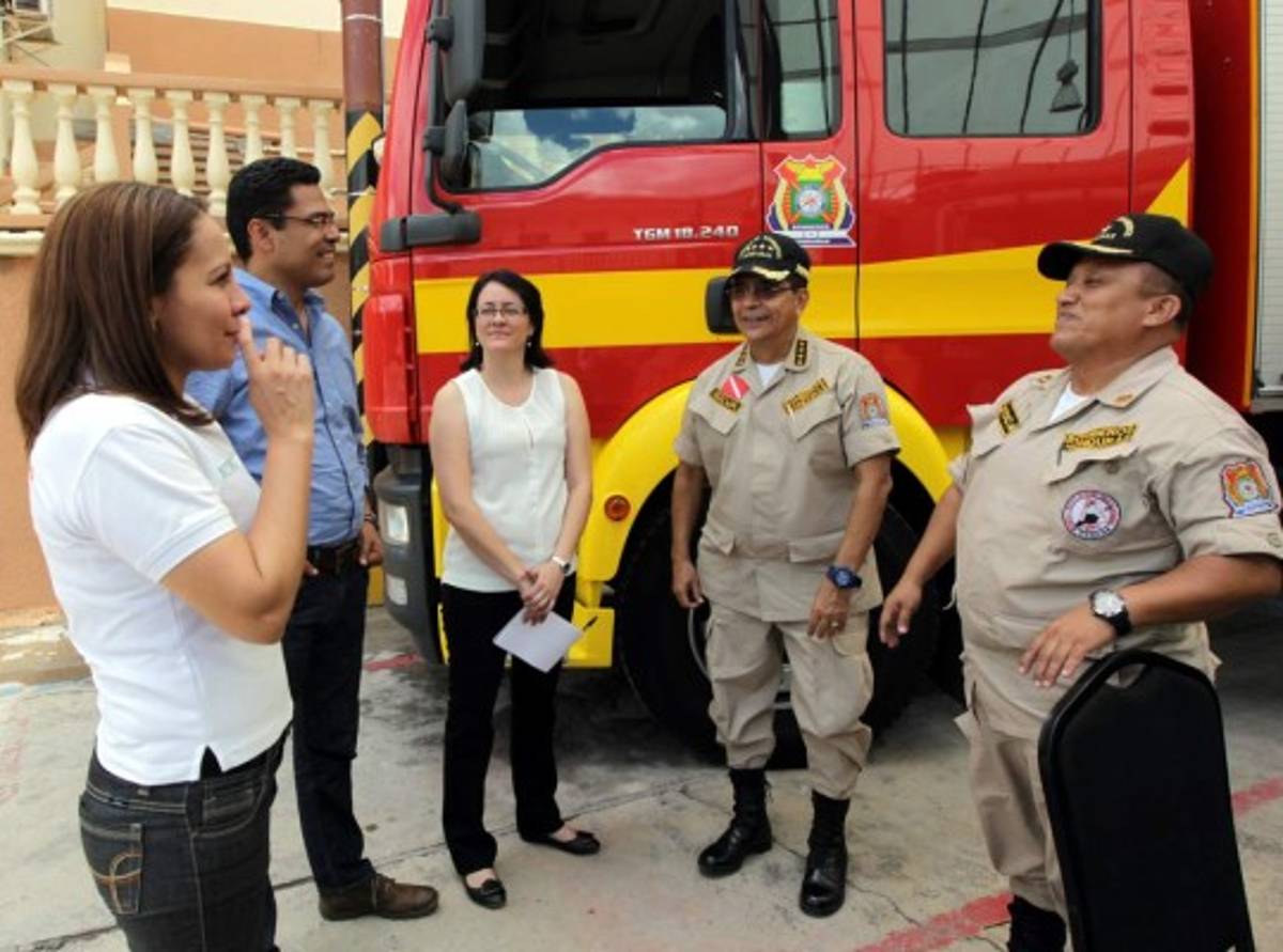 Bomberos y su apoyo incondicional
