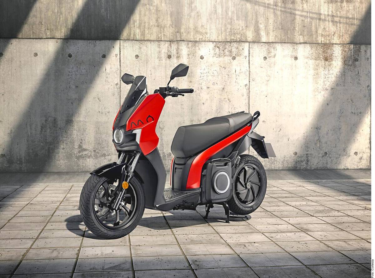 Movilidad urbana con la nueva moto eléctrica Mó 125, de Seat