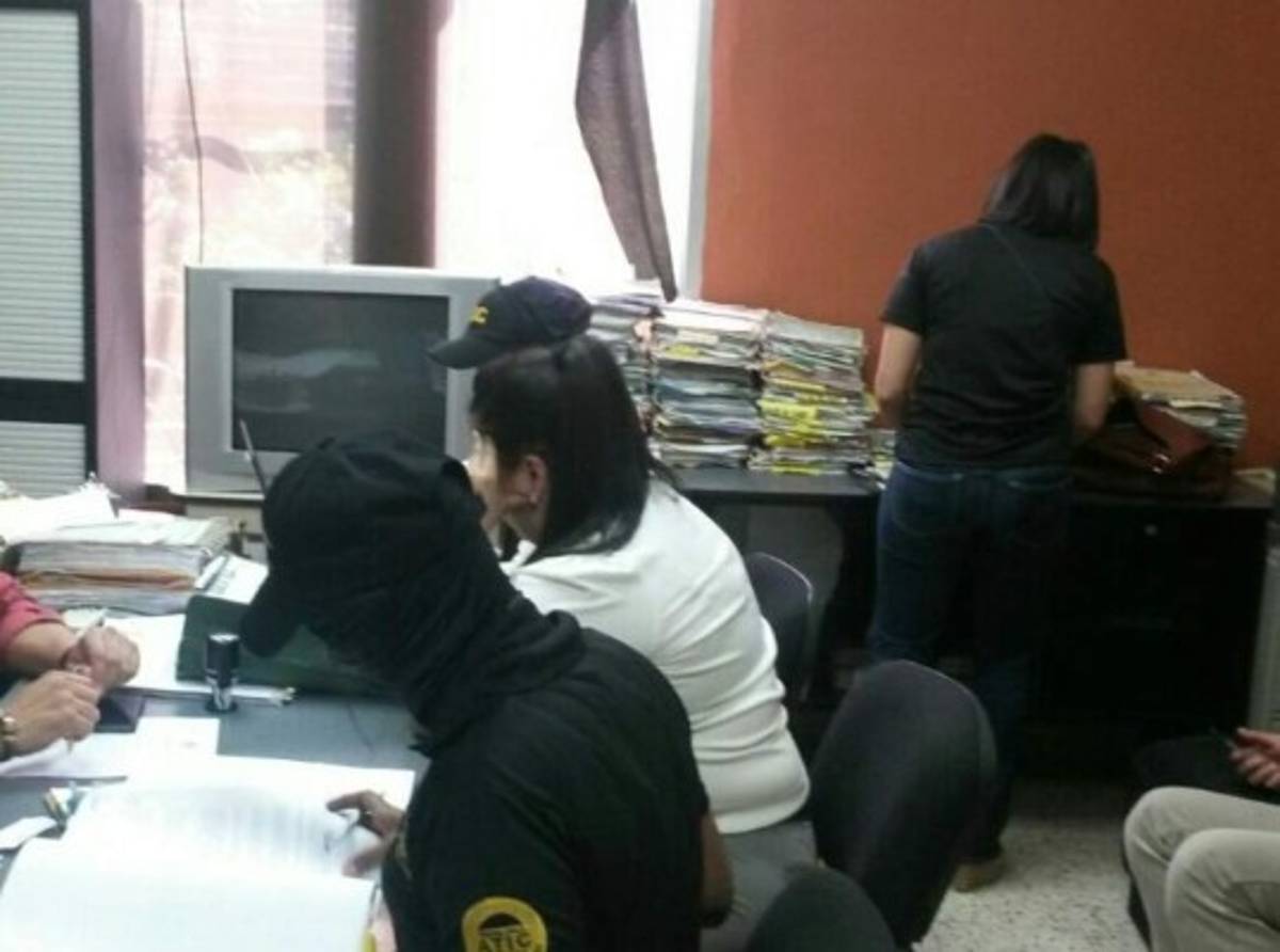 El secuestro de documentos se llevó a cabo este viernes en la Secretaría Mi Ambiente (Foto: Ministerio Público / El Heraldo Honduras / Noticias de Honduras / Últimas Noticias Honduras)