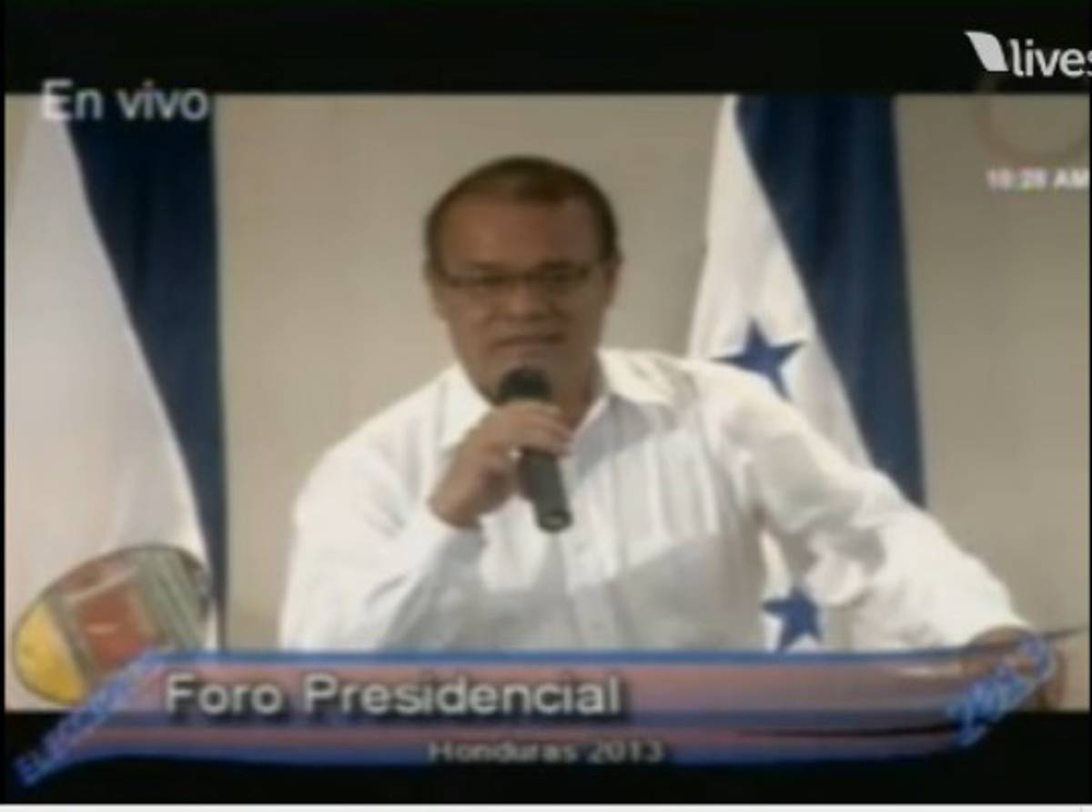 Salvador Nasralla le saca tarjeta roja a Andrés Pavón en foro de la UNAH