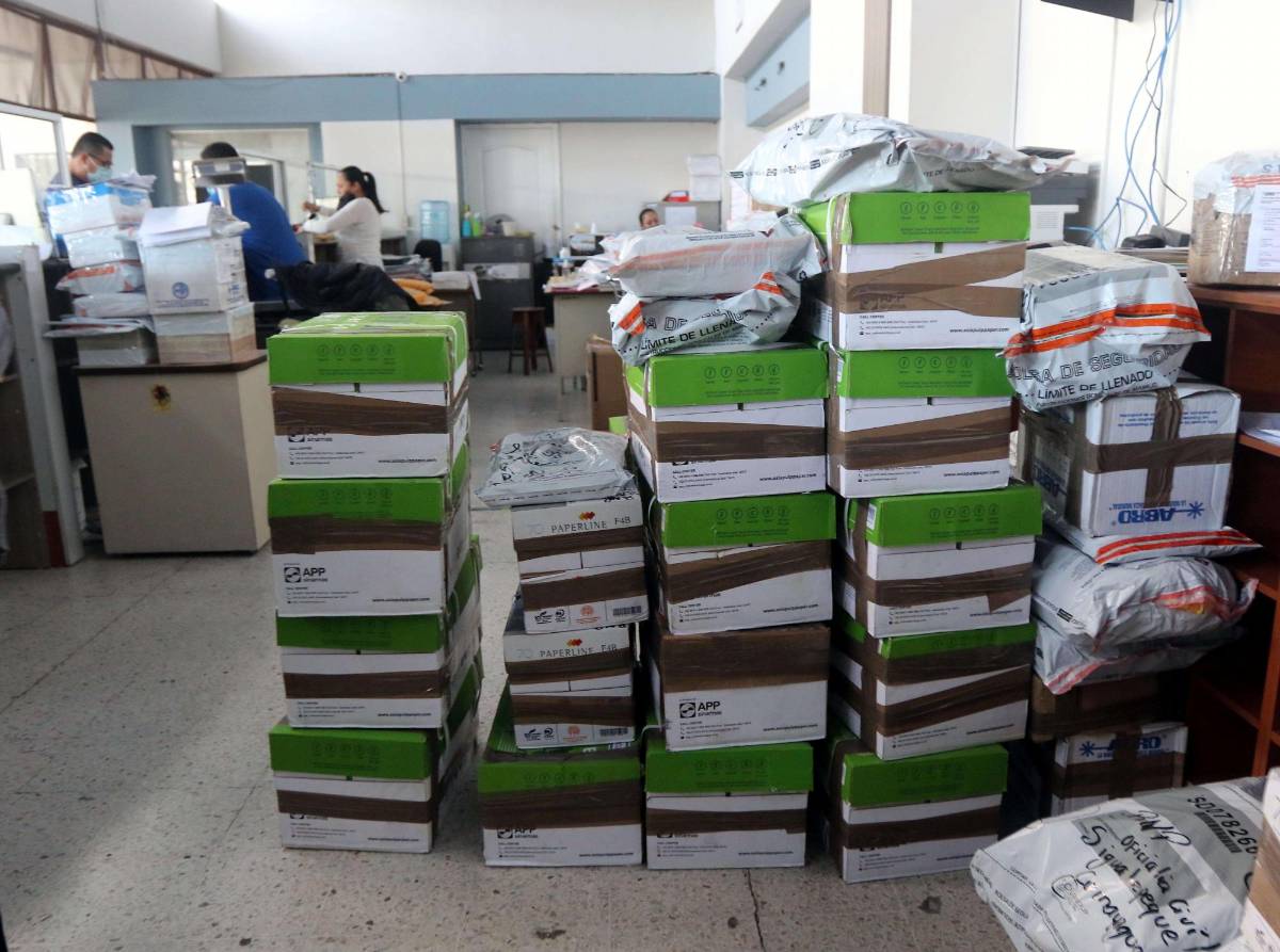 Listado de personas con paquetes sin reclamar en Correos de Honduras