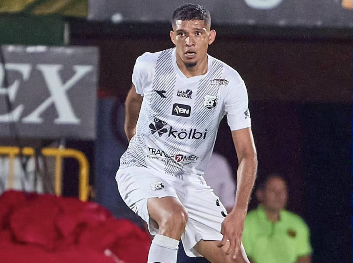 Modelo viral de Costa Rica enciende las redes con propuesta irresistible para jugador hondureño