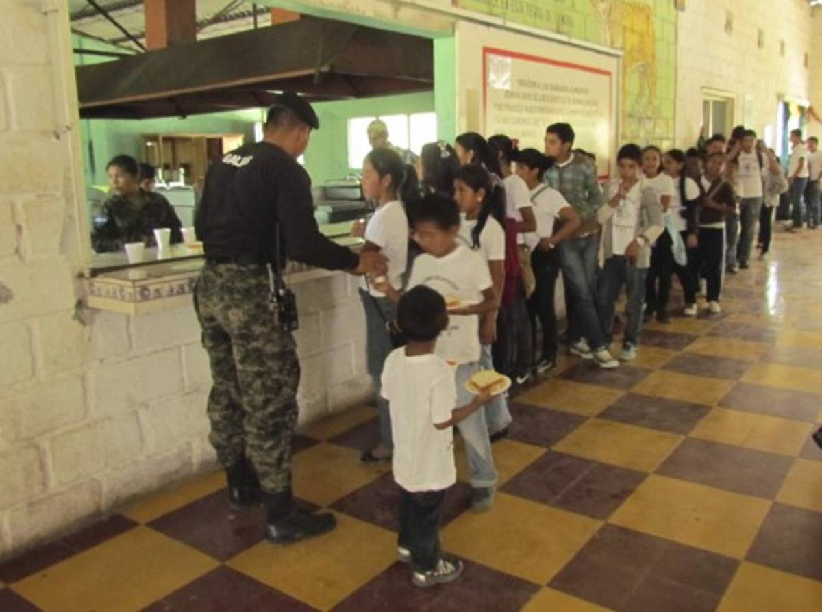 Niños se convierten en guardianes de la patria