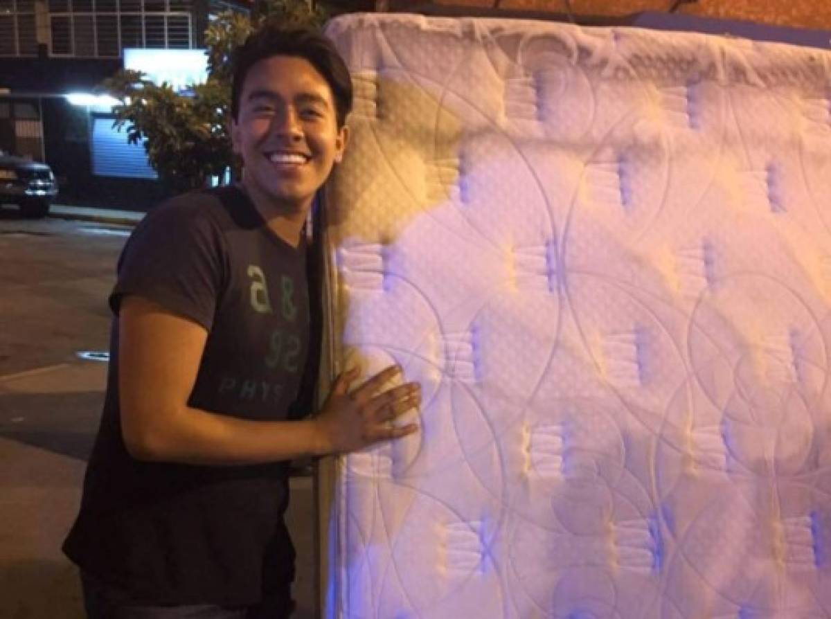 Joven pierde el colchón de su cama y se convierte en fenómeno viral en las redes sociales
