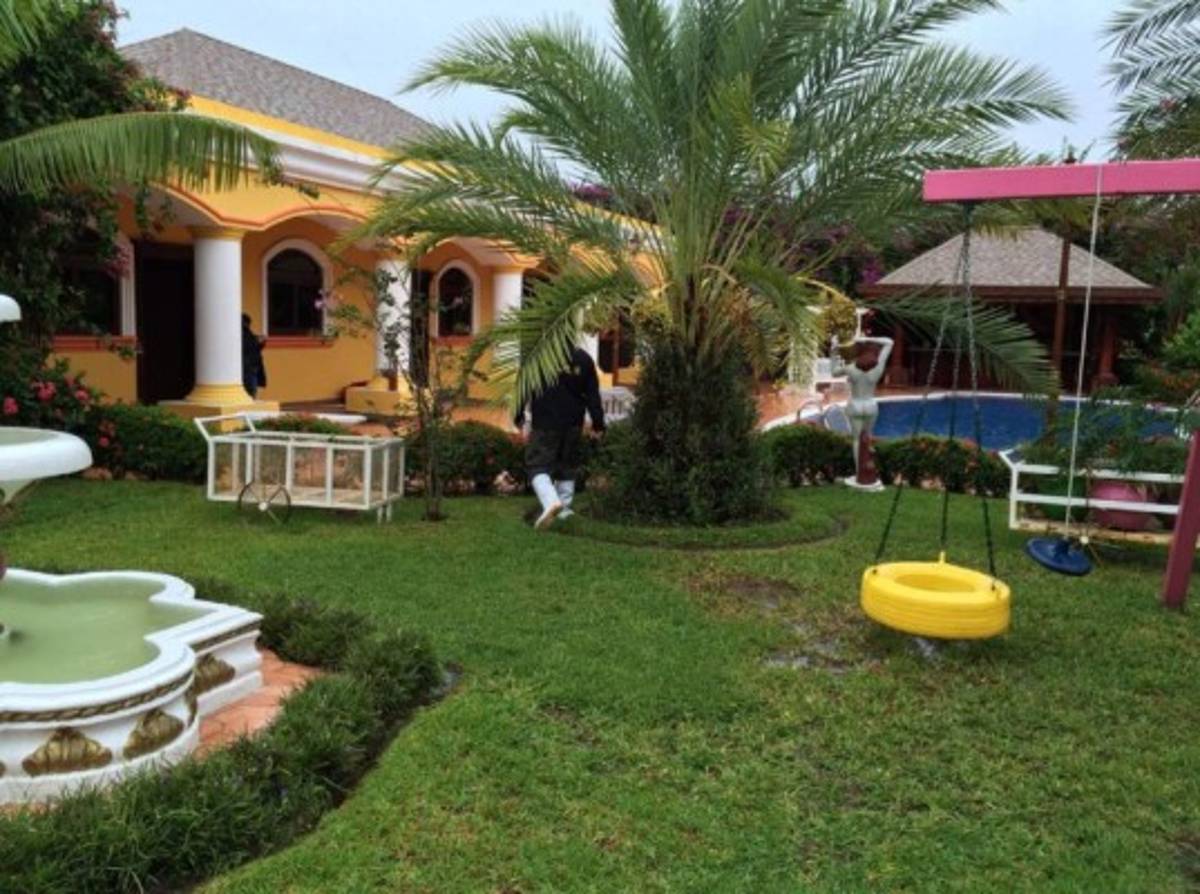 Encuentran autos clásicos y de lujo a narco hondureño preso en Estados Unidos