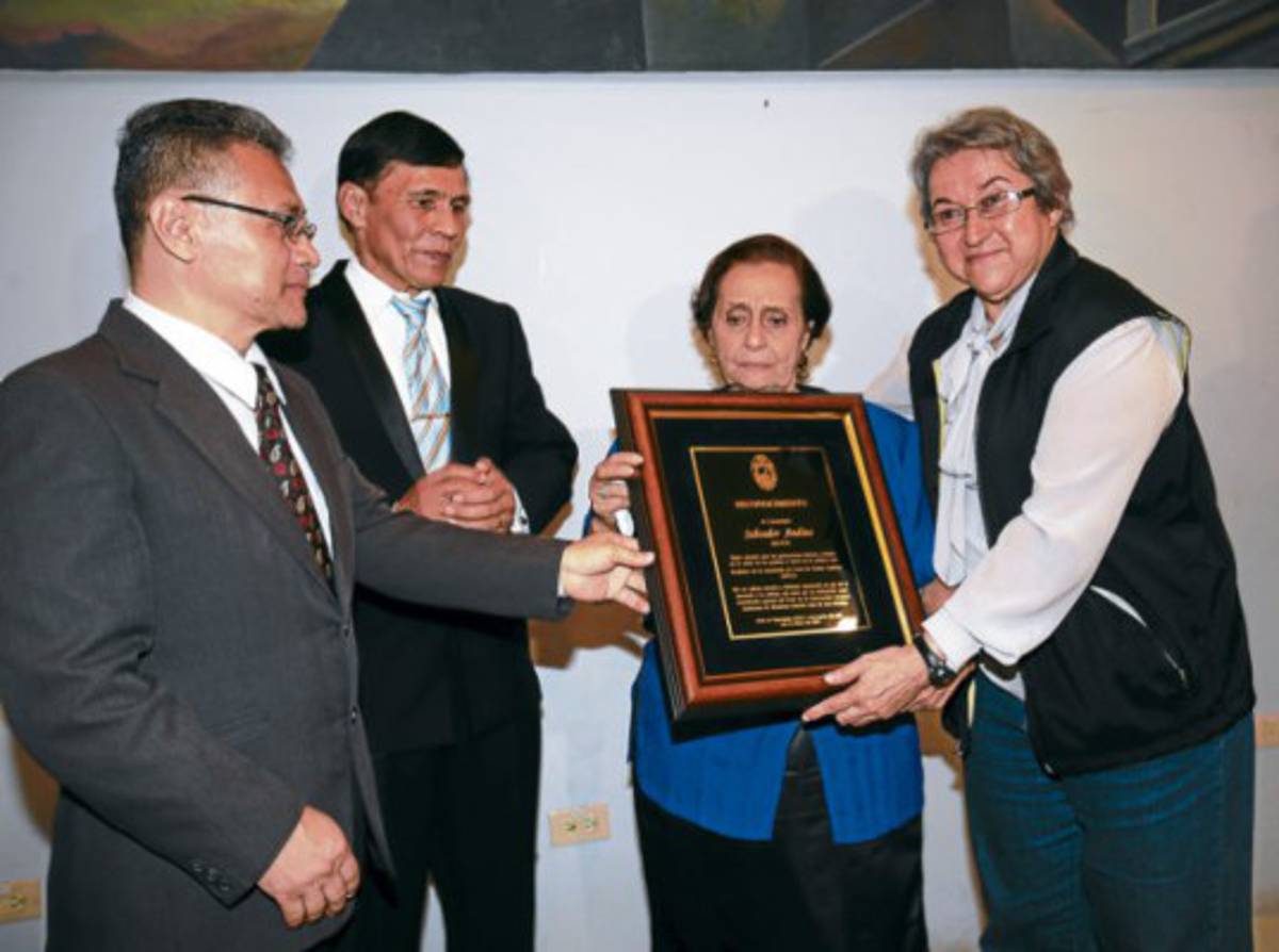 Voces de la UNAH rinden homenaje a Salvador Andino