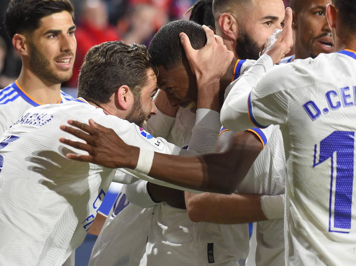Real Madrid venció al Osasuna; se encamina al título en España