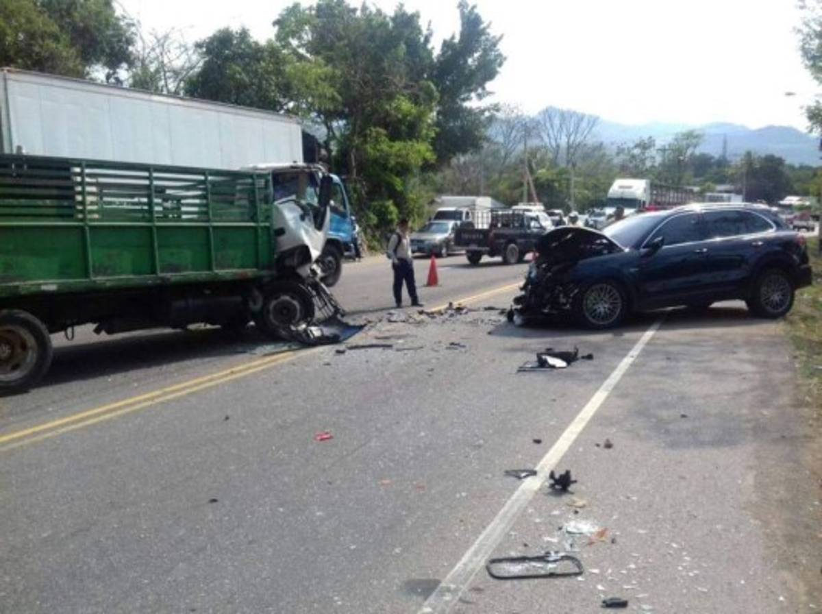 Aparatoso accidente de tránsito deja cuatro personas heridas en Comayagua