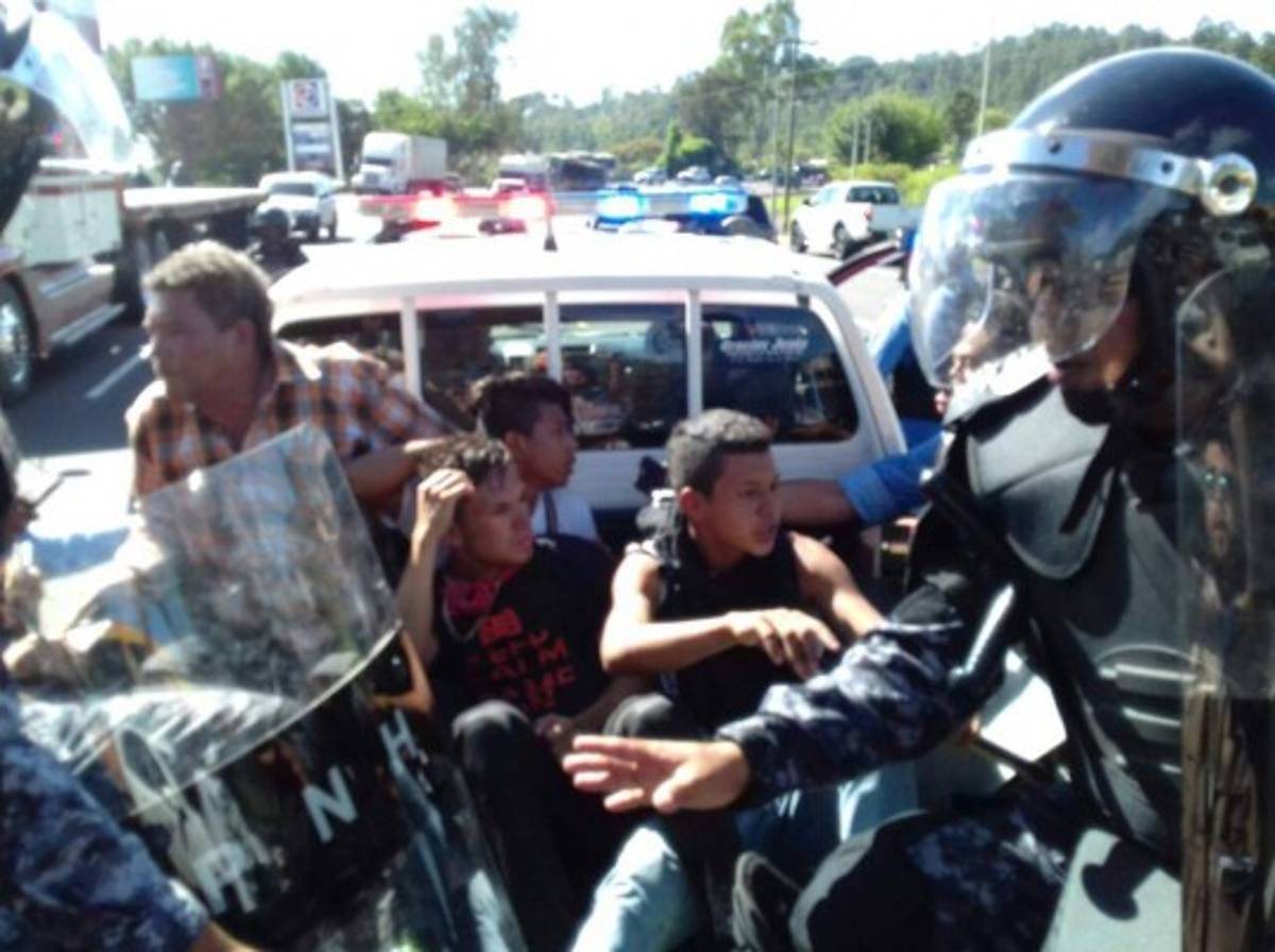 Realizan tomas de peajes en diferentes ejes carreteros de Honduras