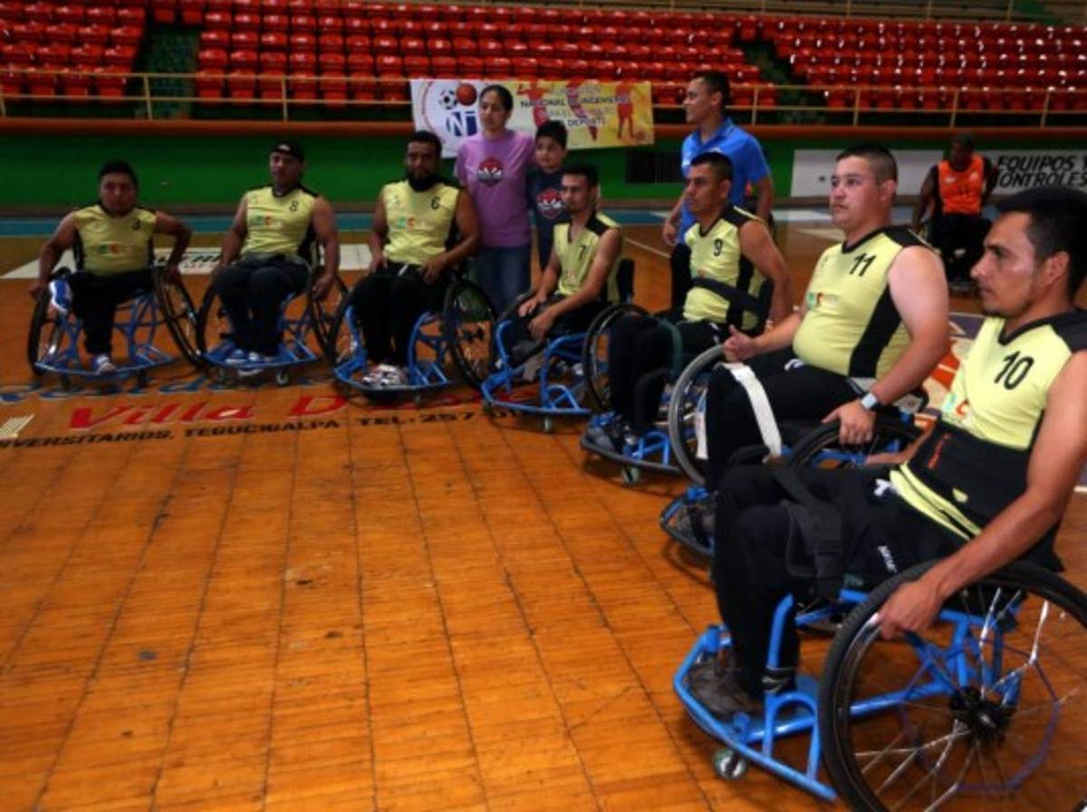 Exitosa jornada de baloncesto sobre silla de ruedas...