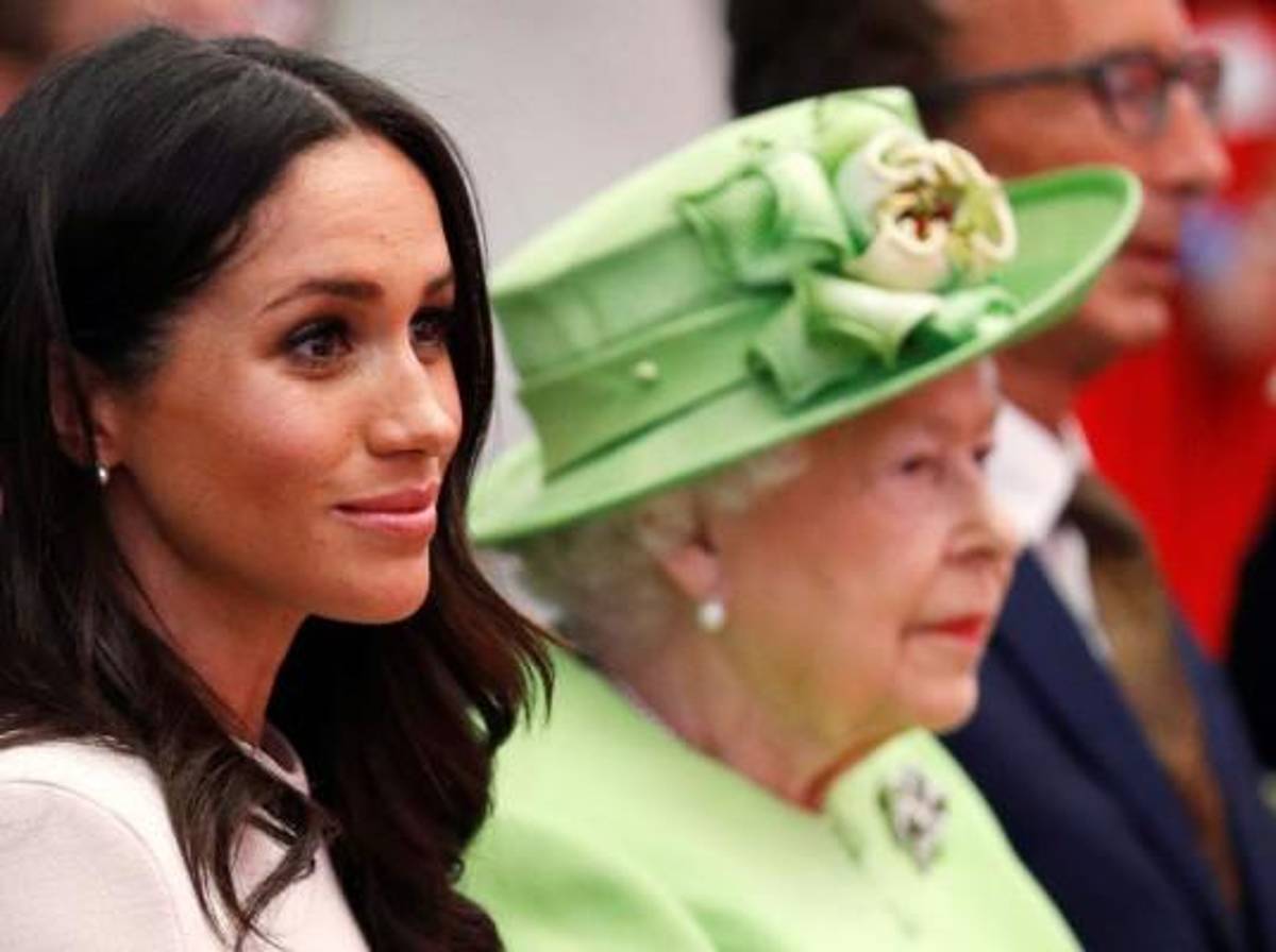 Meghan y la reina Isabel II realizaron un viaje en el “tren real” al noroeste de Inglaterra donde se reunieron con arquitectos y representantes de la comunidad de Mersey Gateway Bridge.