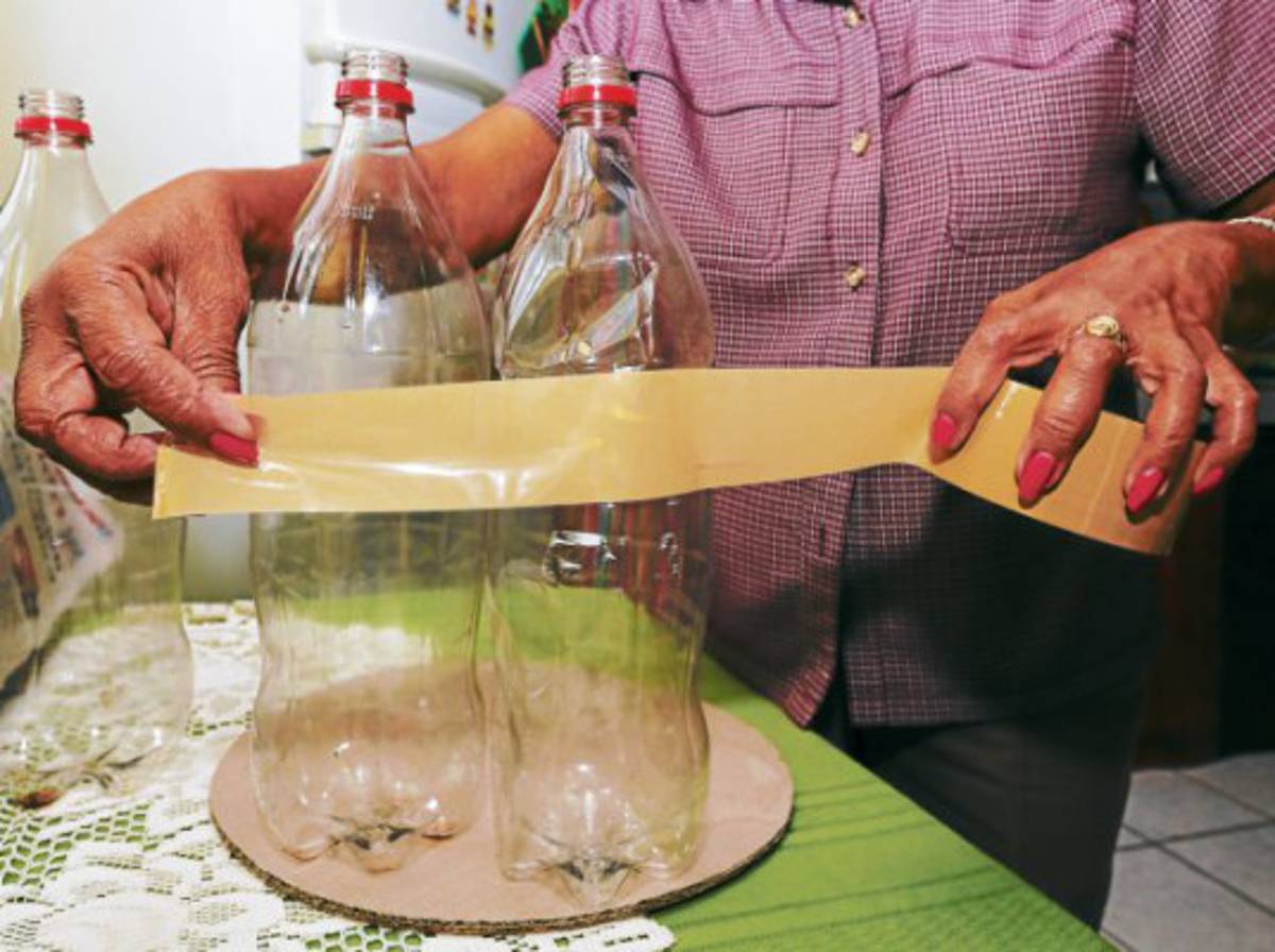 VIDEO: Elabore un banquito con botellas de refrescos