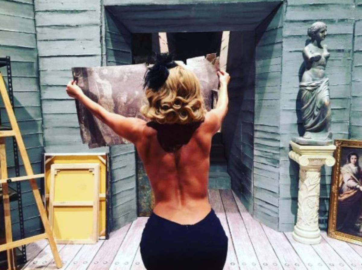 ¡Aracely Arámbula se desnuda para sus fans!