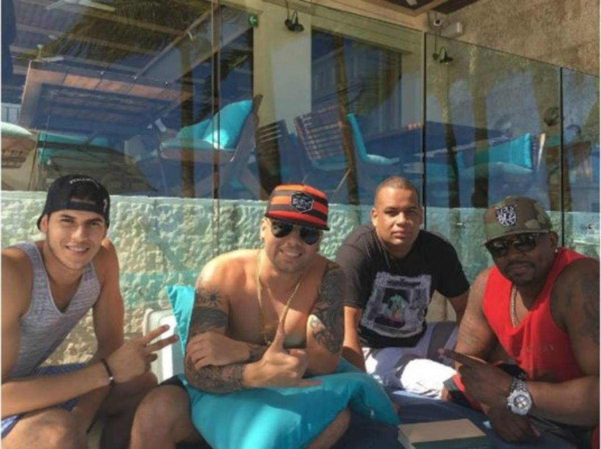 Wisin y su esposa viajan a Cancún para reponerse por la pérdida de su hija