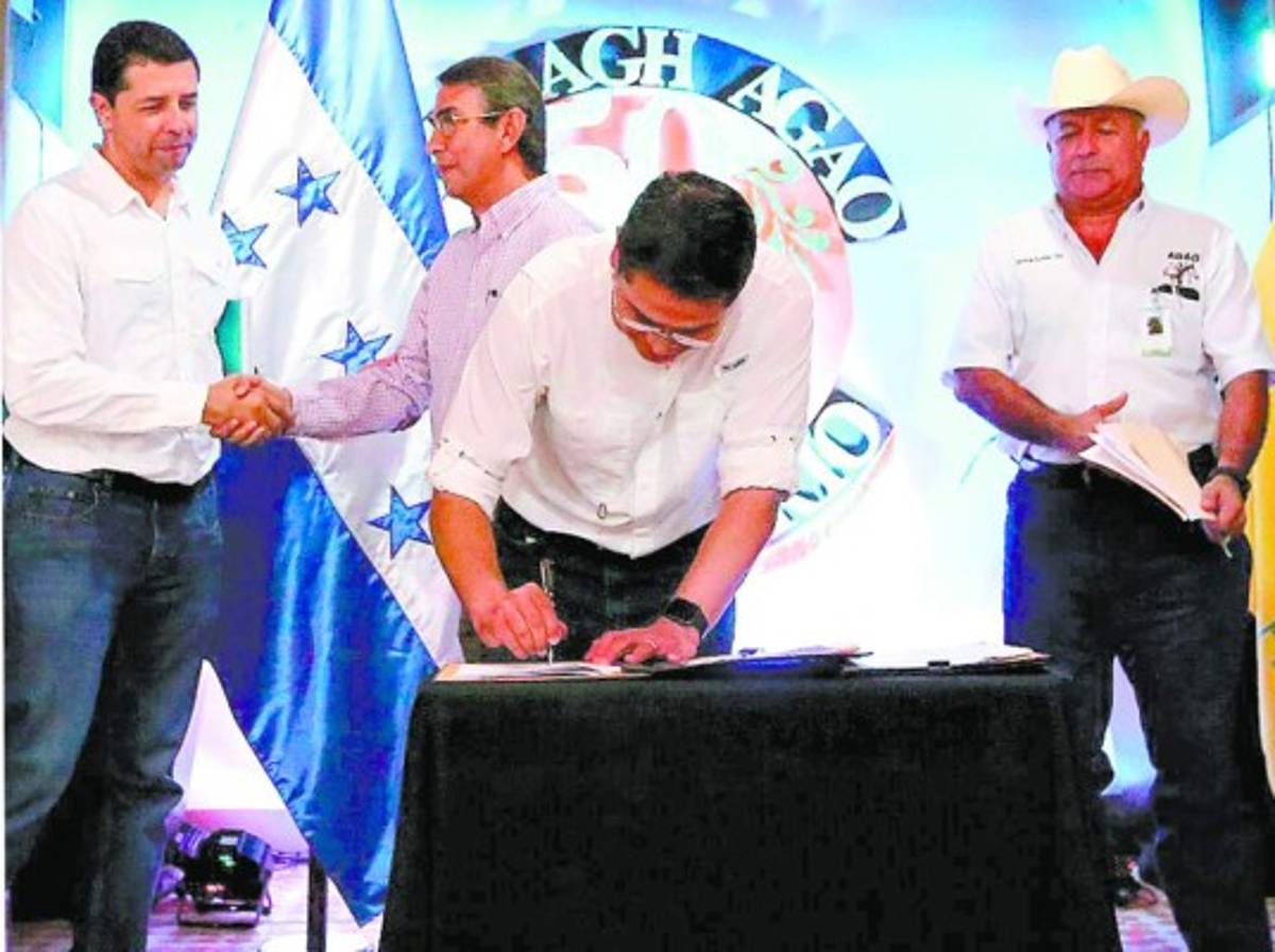 Capacidad para producir y exportar pide JOH a Fenagh