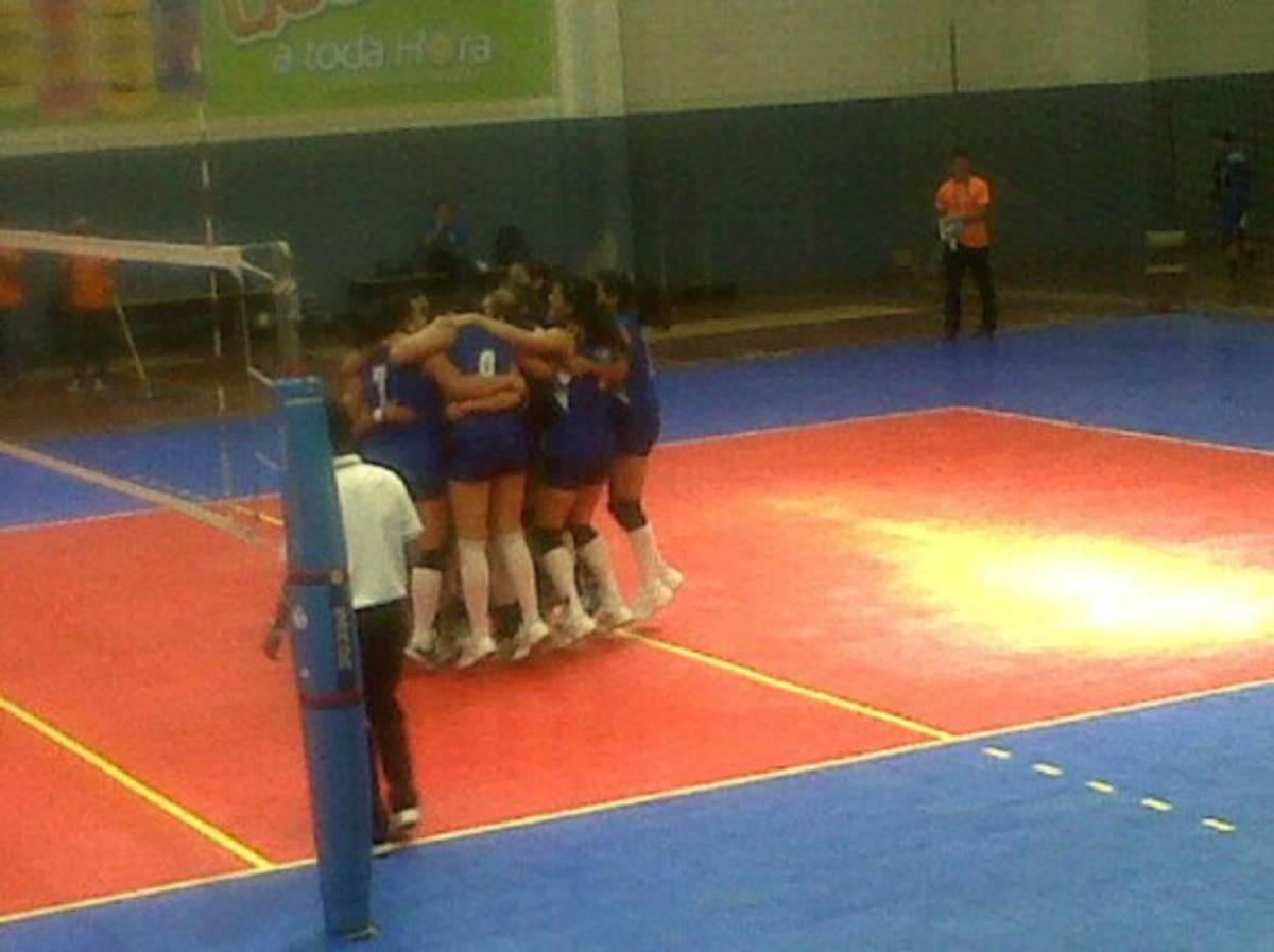 Infartante triunfo de Honduras en el volibol femenino universitario
