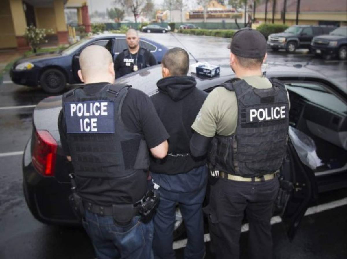 Migración de EEUU publica su política de arrestar indocumentados en tribunales