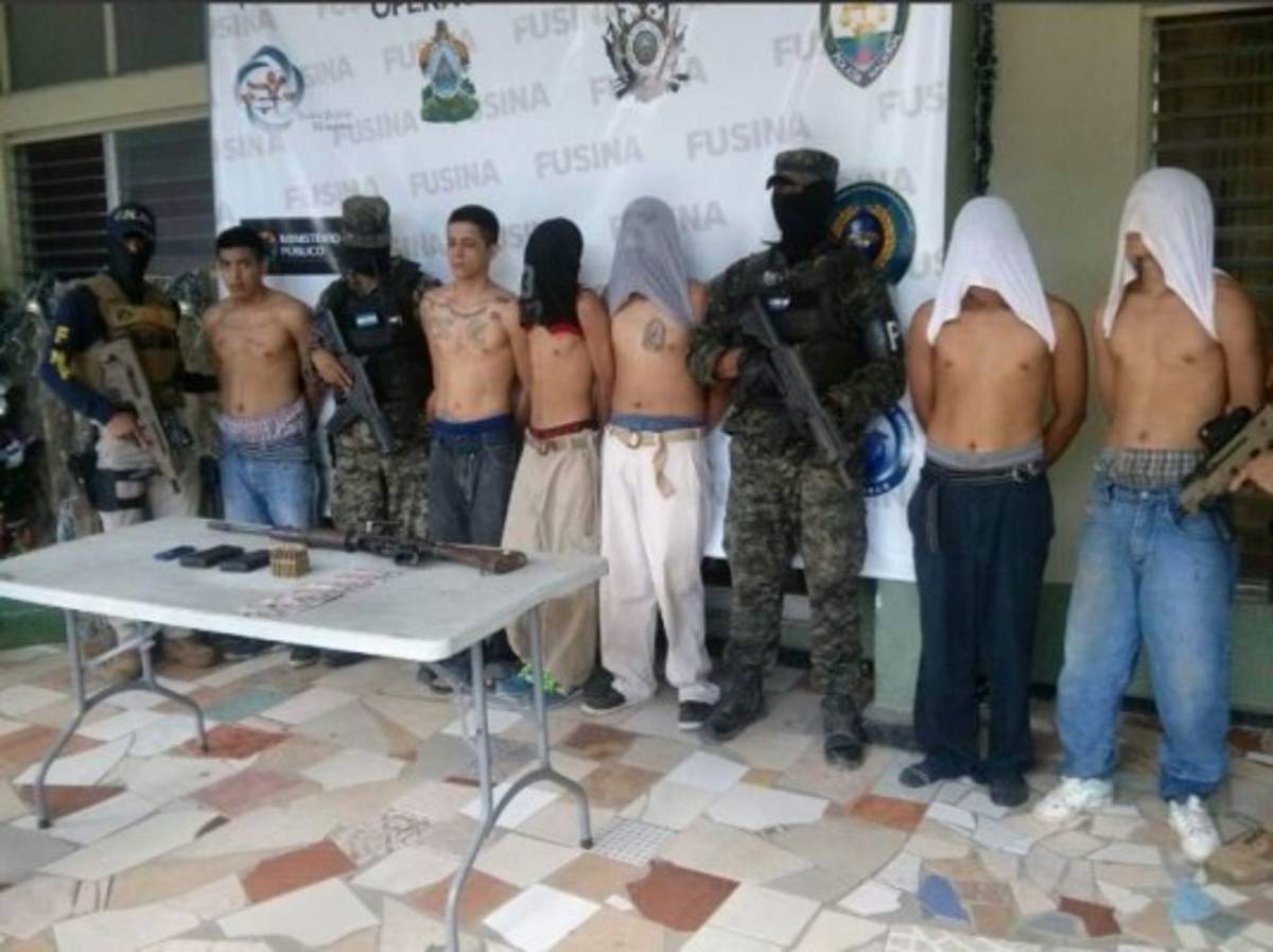 Capturan a seis mareros por extorsión y los ligan a crimen contra militar