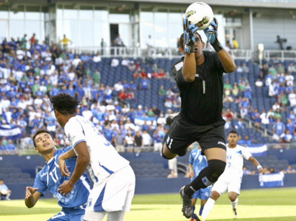 Honduras clasifica a los Olímpicos tras vencer 3-2 a El Salvador