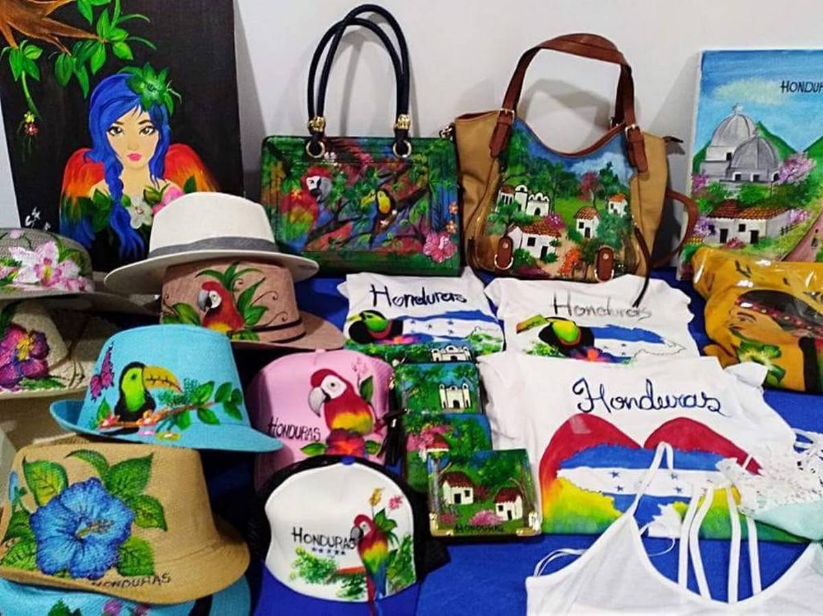 Sindyrela cuenta con una amplia gama de artículos que plasman el talento de la joven.