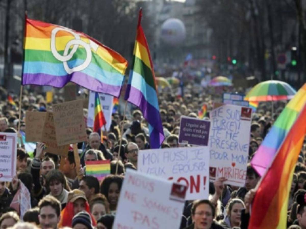 Miles de partidarios del matrimonio homosexual salen a la calle en París