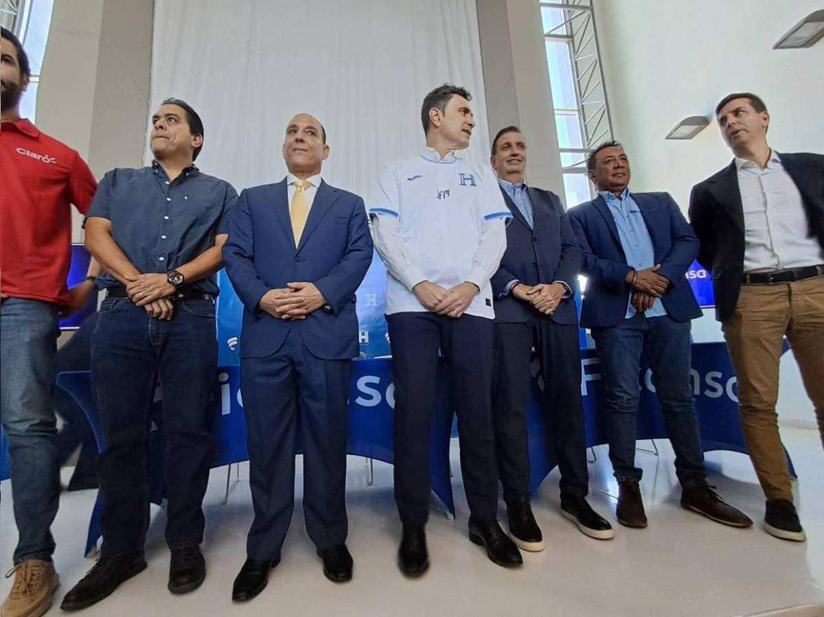 Momento incómodo y personalidades: Así se vivió la presentación del nuevo técnico de Honduras