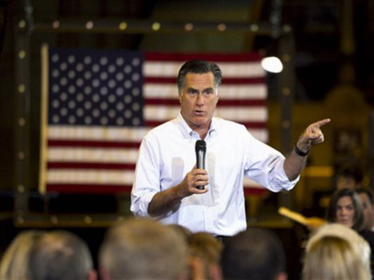 Romney evade responder directamente a decisión sobre ilegales