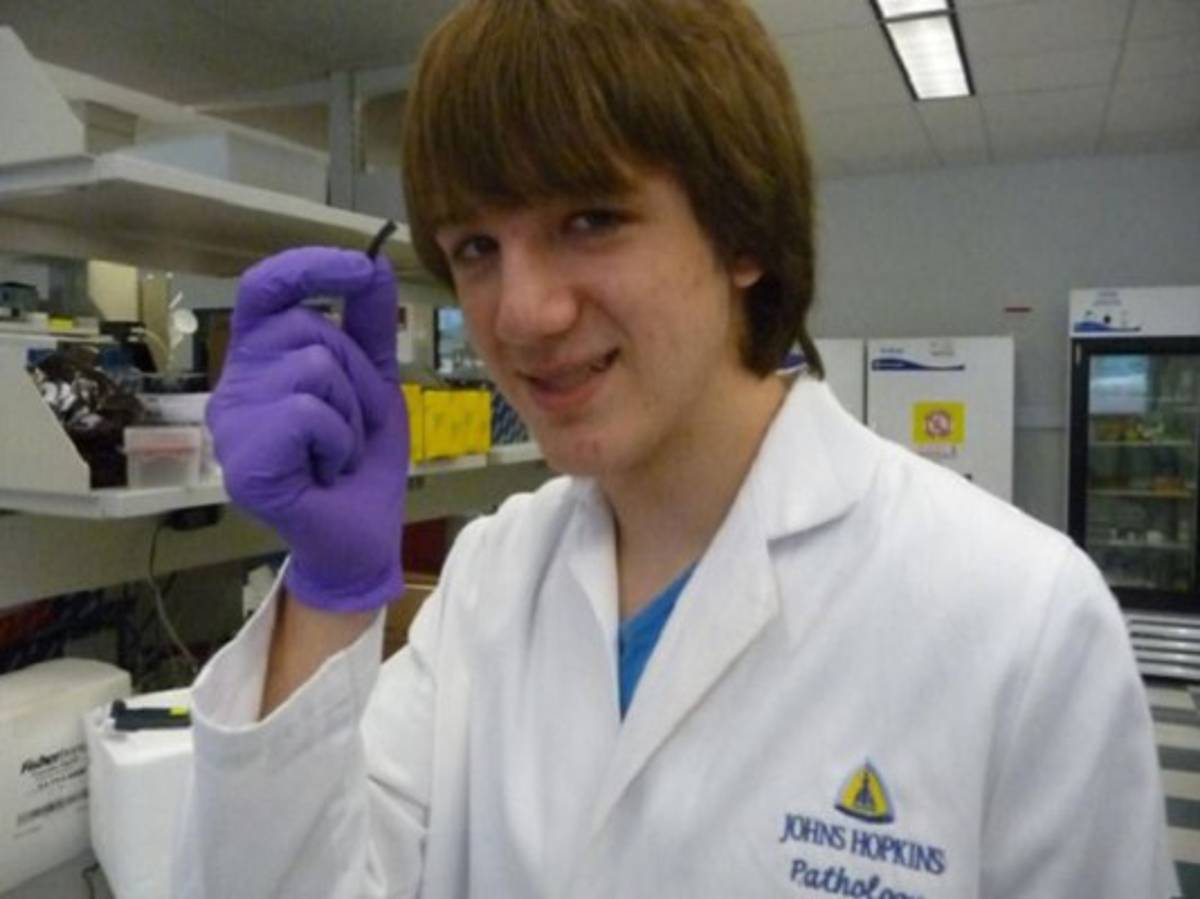 Joven de EEUU crea prueba de detección de cáncer de páncreas