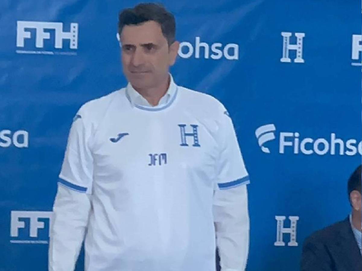 Momento incómodo y personalidades: Así se vivió la presentación del nuevo técnico de Honduras