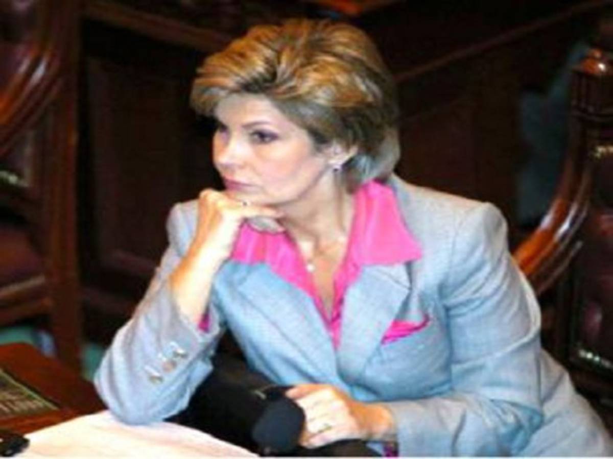 Colombia: se entrega senadora ligada paramilitares