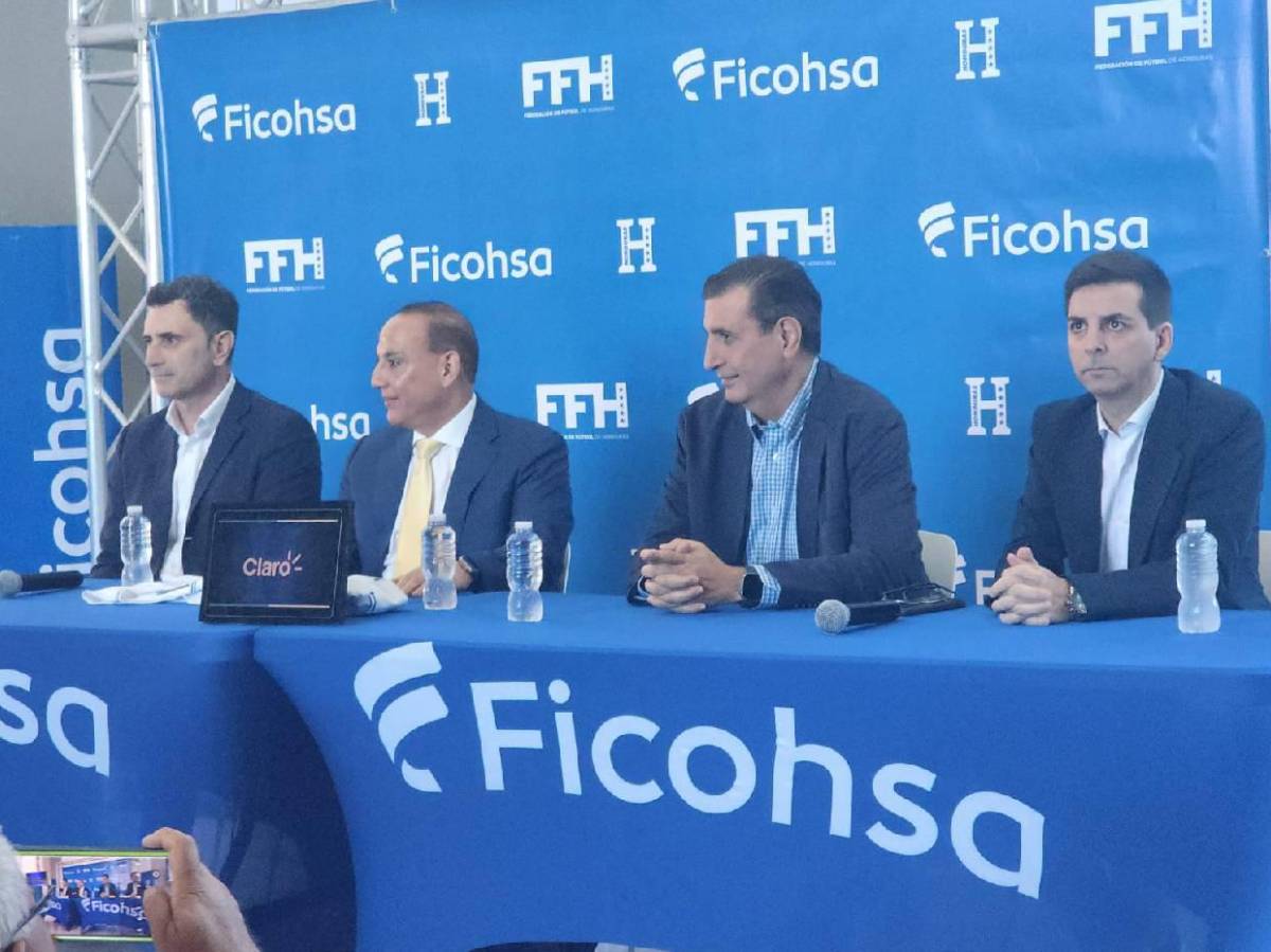 Momento incómodo y personalidades: Así se vivió la presentación del nuevo técnico de Honduras