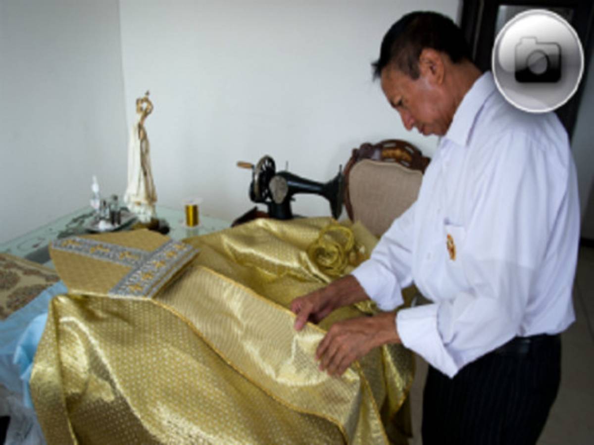 Sastre colombiano cose para nuevo papa