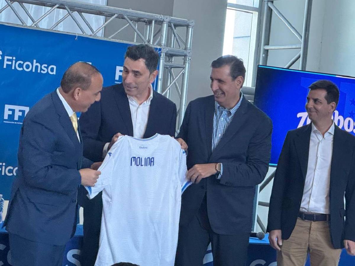 Momento incómodo y personalidades: Así se vivió la presentación del nuevo técnico de Honduras