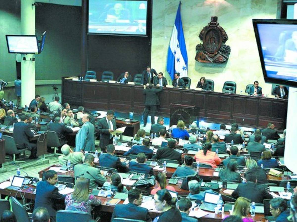 Intensos cabildeos al acercarse hora cero de la PM