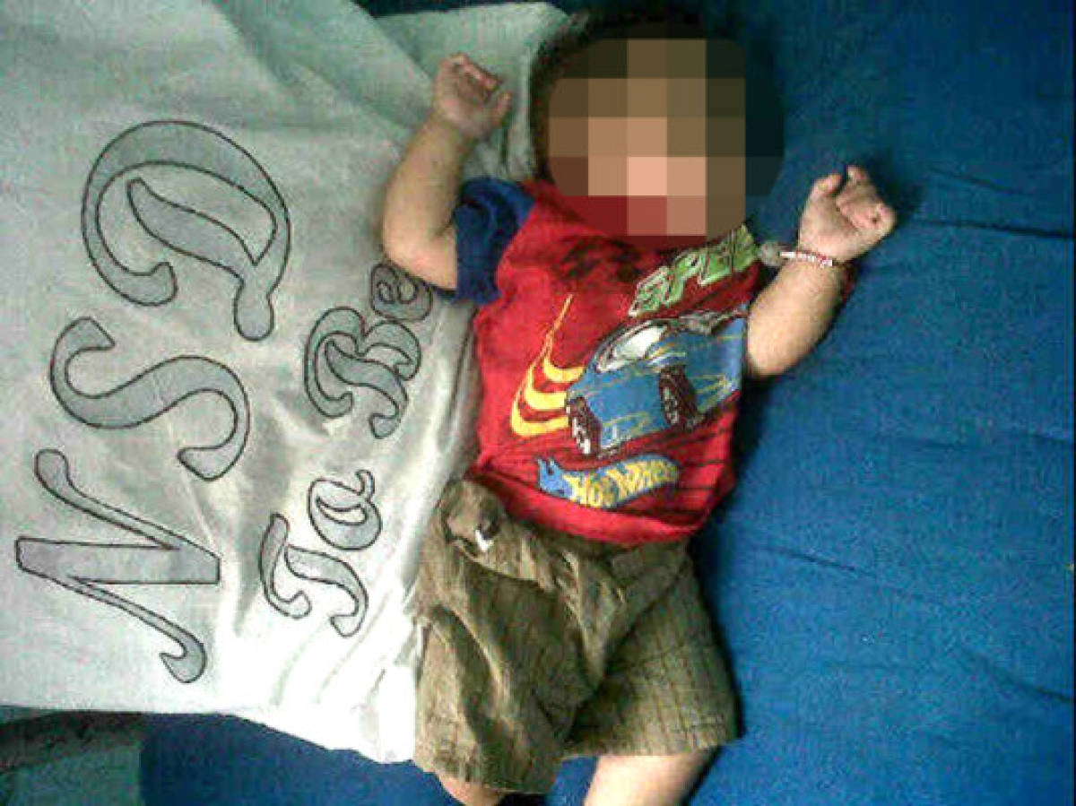Rescatan a bebé que estaba con su padre mientras dormía la borrachera