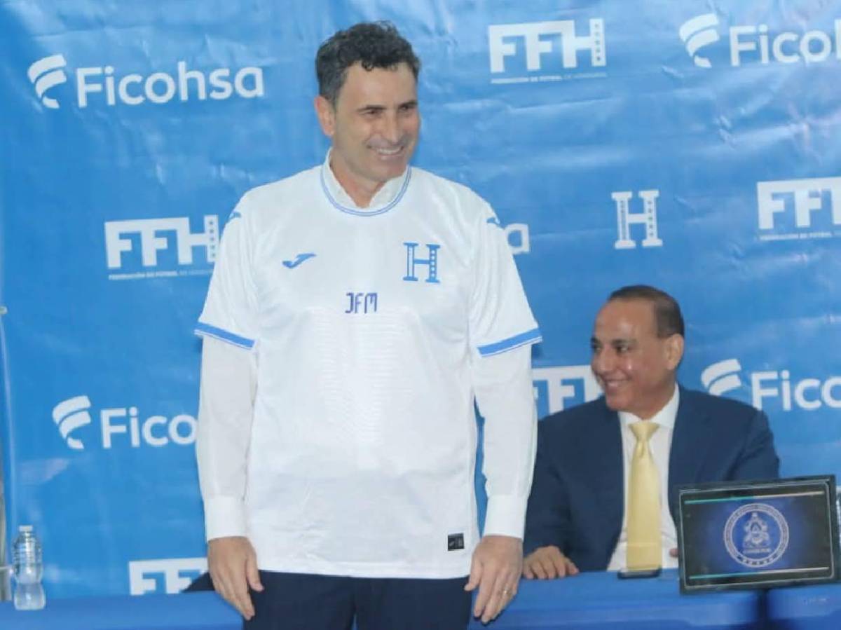 Momento incómodo y personalidades: Así se vivió la presentación del nuevo técnico de Honduras