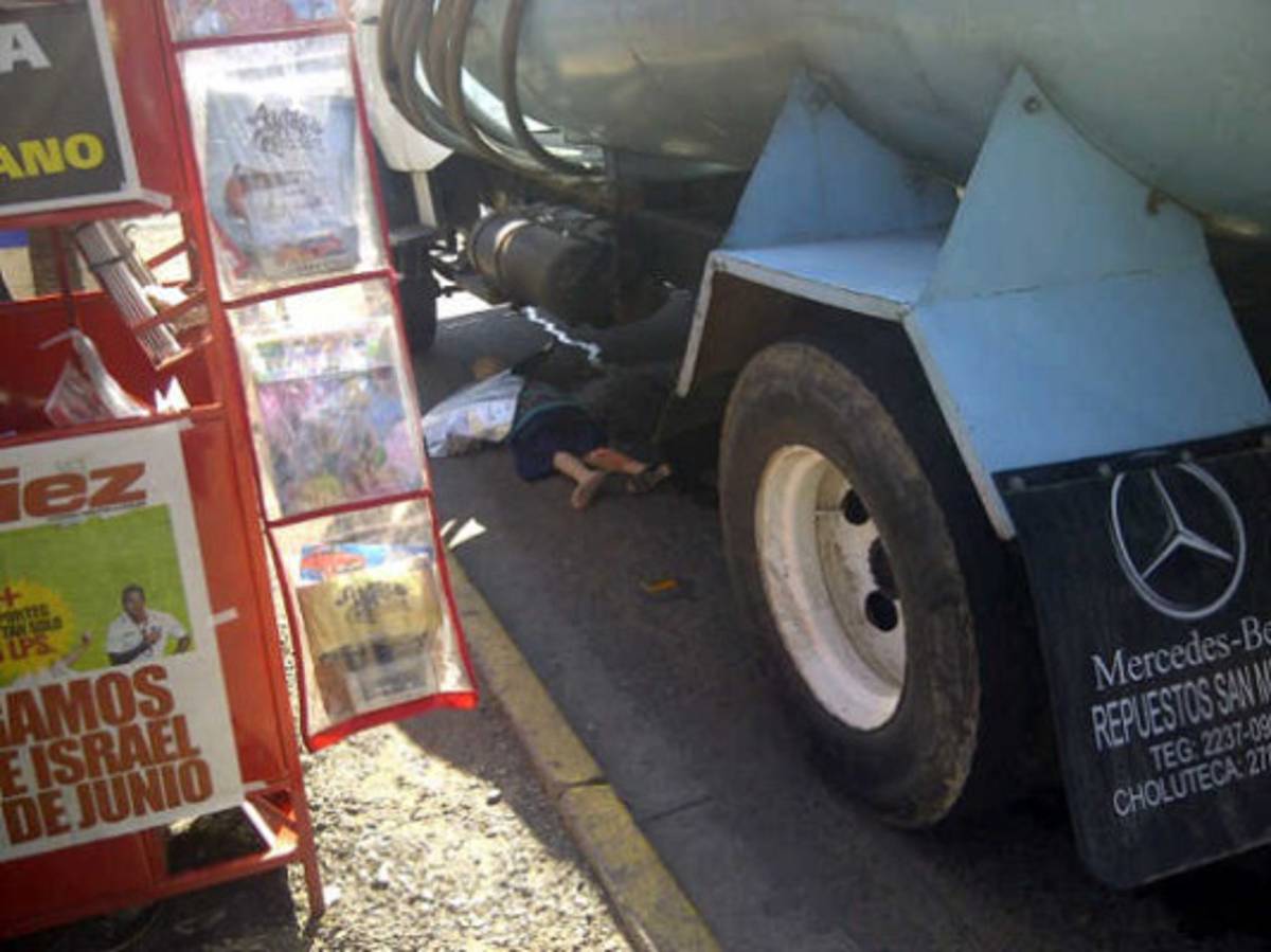Anciana muere atropellada por camión en bulevar Morazán